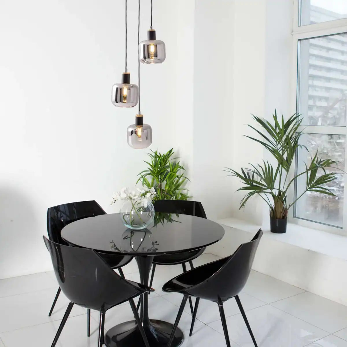 3er Deckenleuchte "FUMOSO", Pendellampe aus Metall und Glas in Schwarz,, mit E14-Fassung, für Esszimmer, Wohnzimmer, Diele oder Büro, Hängelampe Gesamthöhe 123 cm.