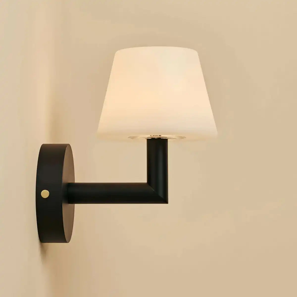 Ted Black Holz wiederaufladbare Wandlampe | Schnurlos und dimmbare Beleuchtung
