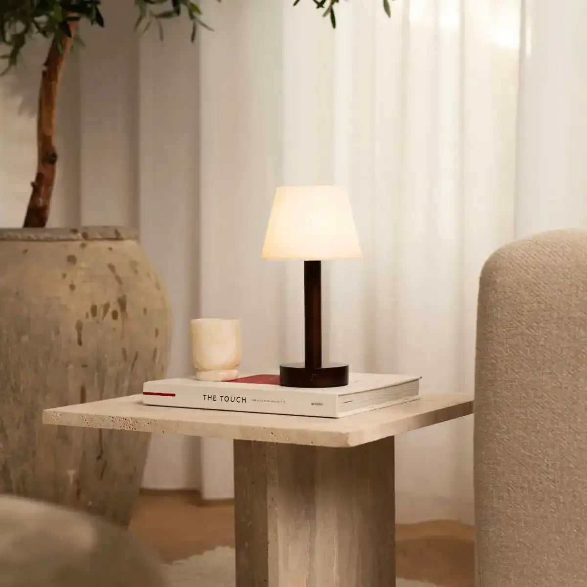 Zoë Dunkelbraune wiederaufladbare Tischlampe aus Holz | Dimmbar, USB-C, 80-Stunden-Akku