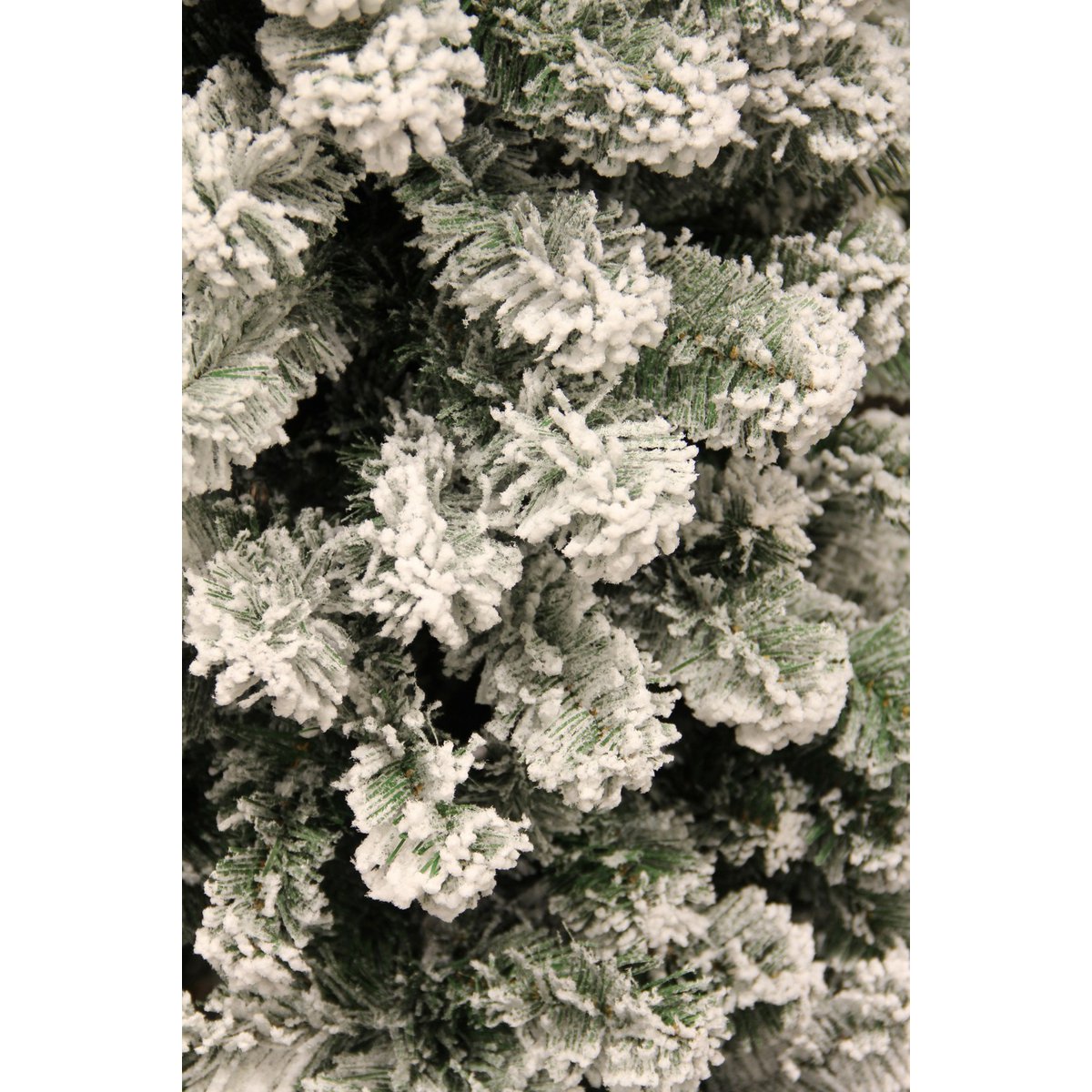 Millington Künstlicher Weihnachtsbaum – H230 x Ø127 cm – Grün gefrostet