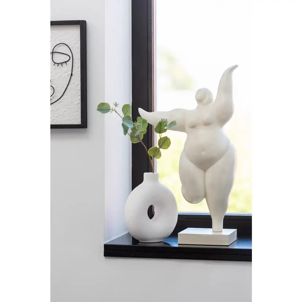 J-Line Figur Delphine Poly Beige