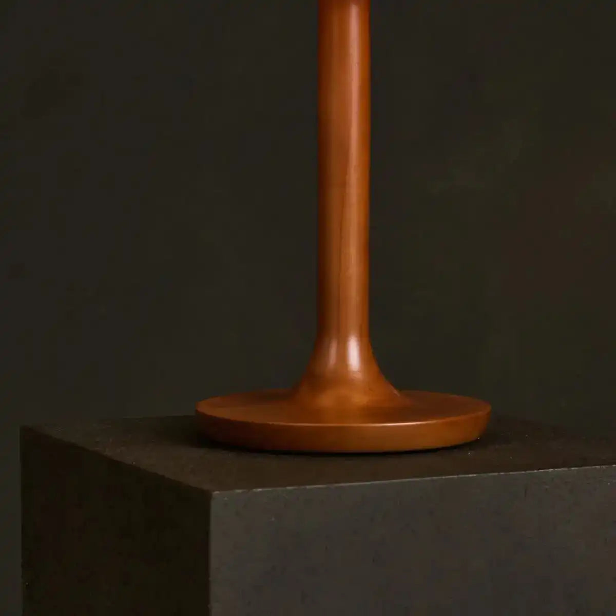 Nova Kastanienbraune Lampe mit Holzsockel | Stilvolle Wohn- und Schlafzimmerbeleuchtung