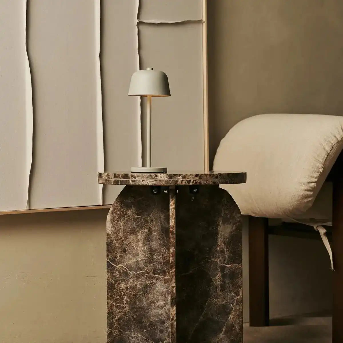 Anton Shadow Grey wiederaufladbare Tischlampe | Stilvolle und schnurlose Beleuchtung