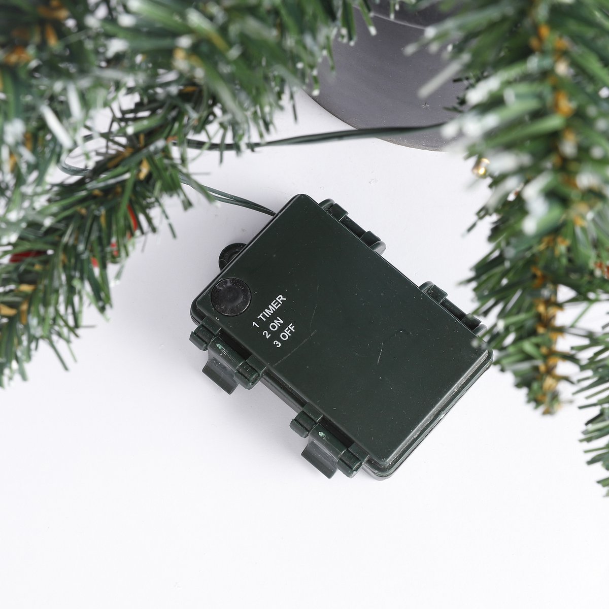 Set bestehend aus 2 Weihnachtsbäumen und 1 Kranz mit LED-Beleuchtung – Grün