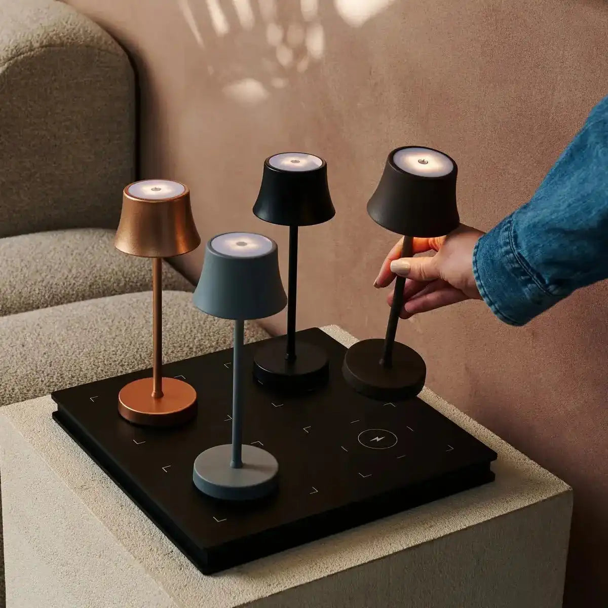 De pijp mini Mausgrau aufladbarer Tischlampe - drahtloses Laden, dimmbare Lampe und 3 Lichtfarben