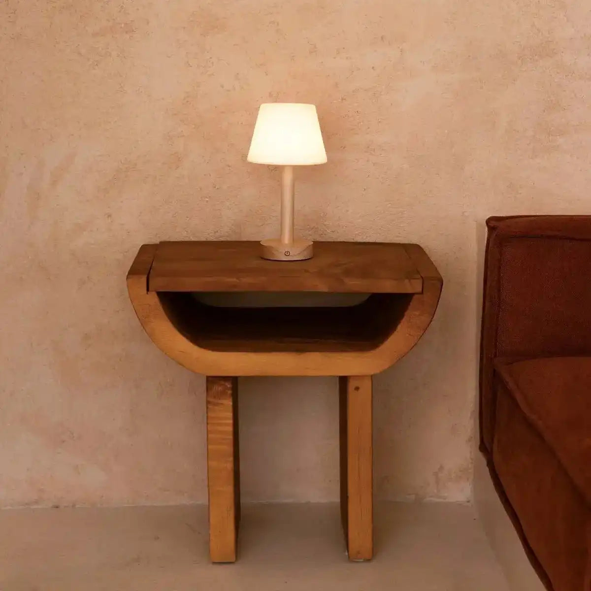 Zoë Hellbraune wiederaufladbare Tischlampe aus Holz | Dimmbar, USB-C, 80-Stunden-Akku