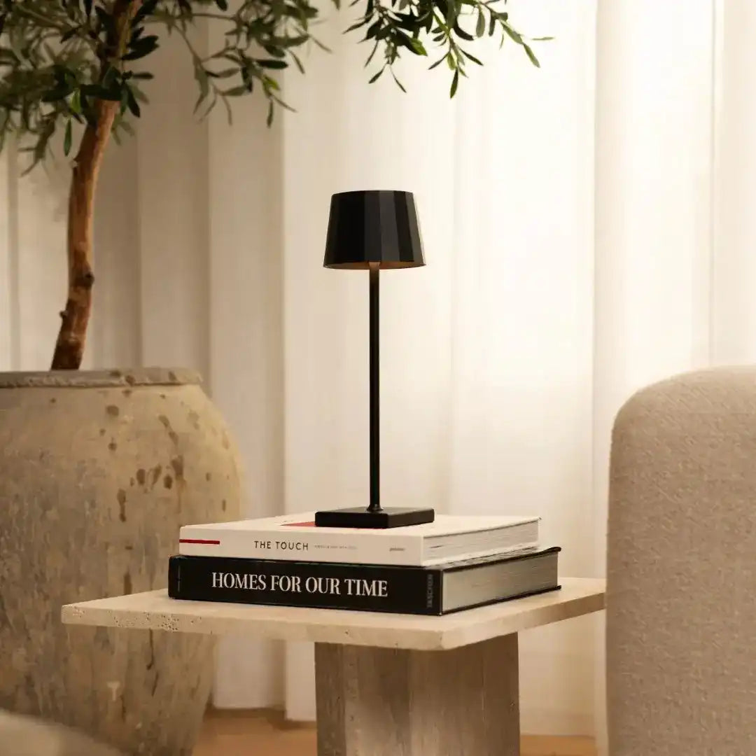 William Black wiederaufladbare Tischlampe aus Eisen – 120-Stunden-Akku, dimmbar, USB-C-Aufladung