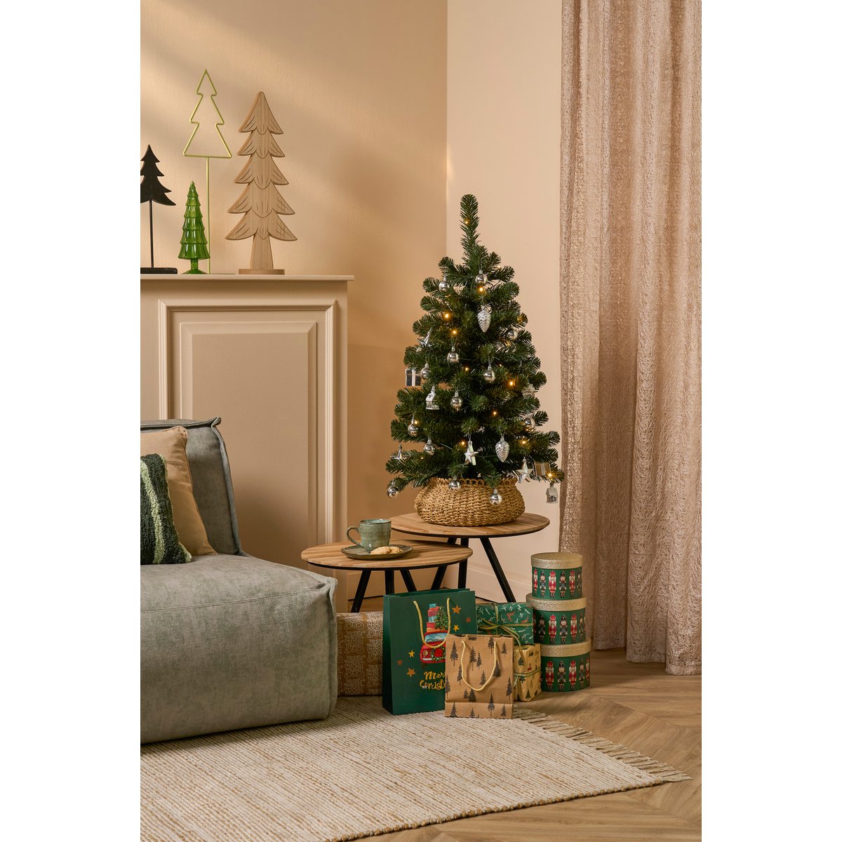 Künstlicher Weihnachtsbaum mit 26 Ornamenten und LED-Beleuchtung – H90 x Ø50 cm – Grün, Silber
