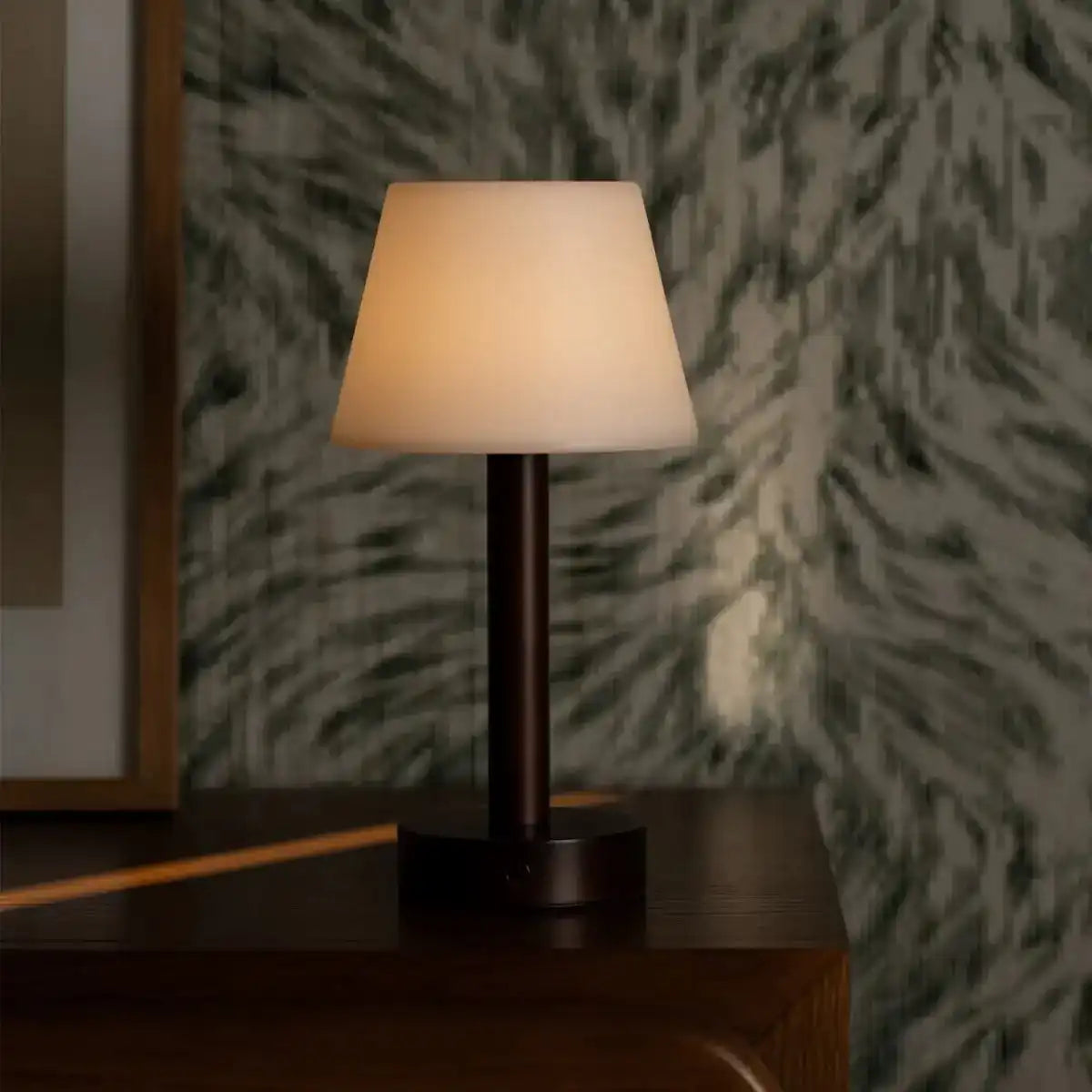 Zoë Dunkelbraune wiederaufladbare Tischlampe aus Holz | Dimmbar, USB-C, 80-Stunden-Akku