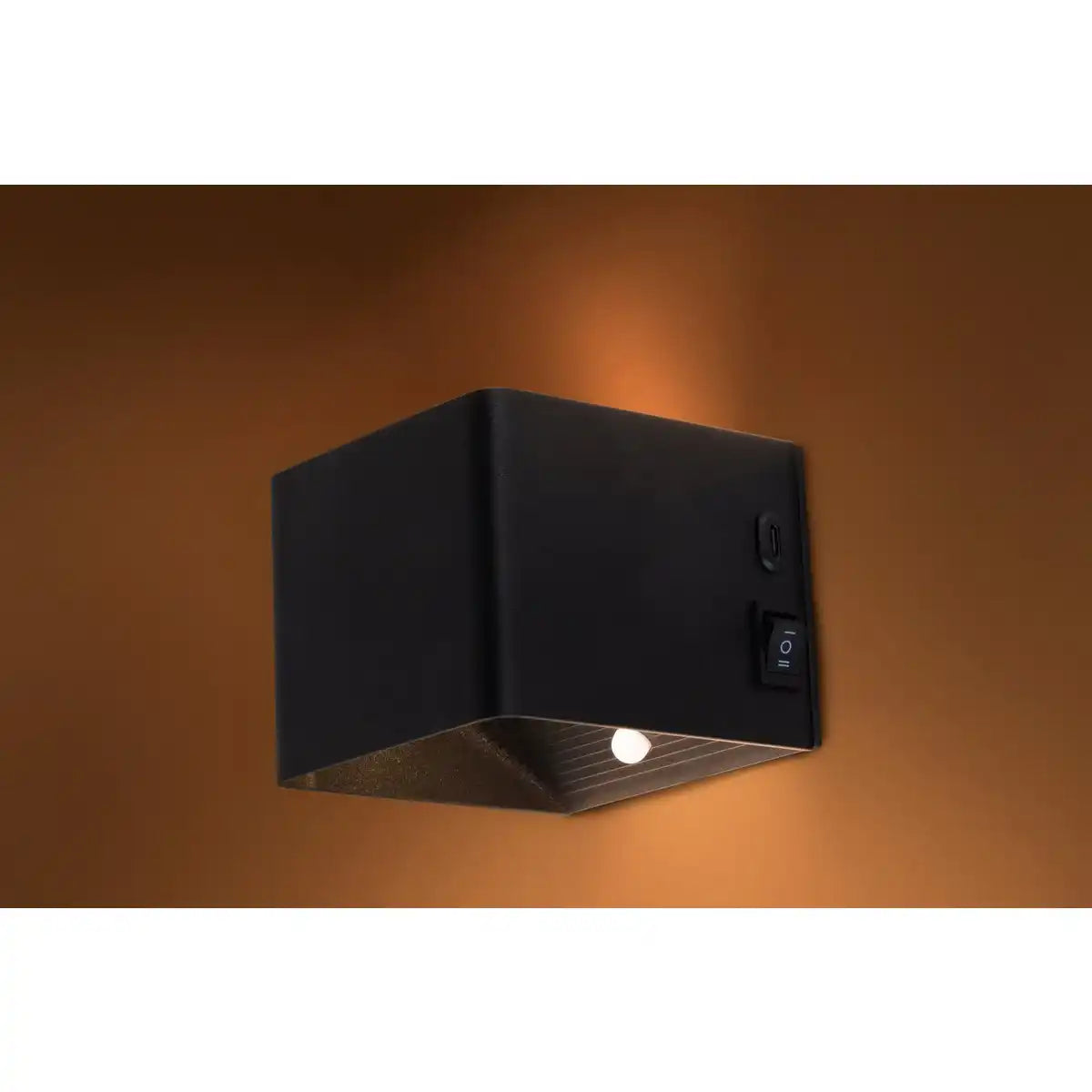 Akku-Wand-Leuchte "CUBE" magnetisch, ca 10 x 10 cm, aus schwarzem Metall, mit Bewegungssensor