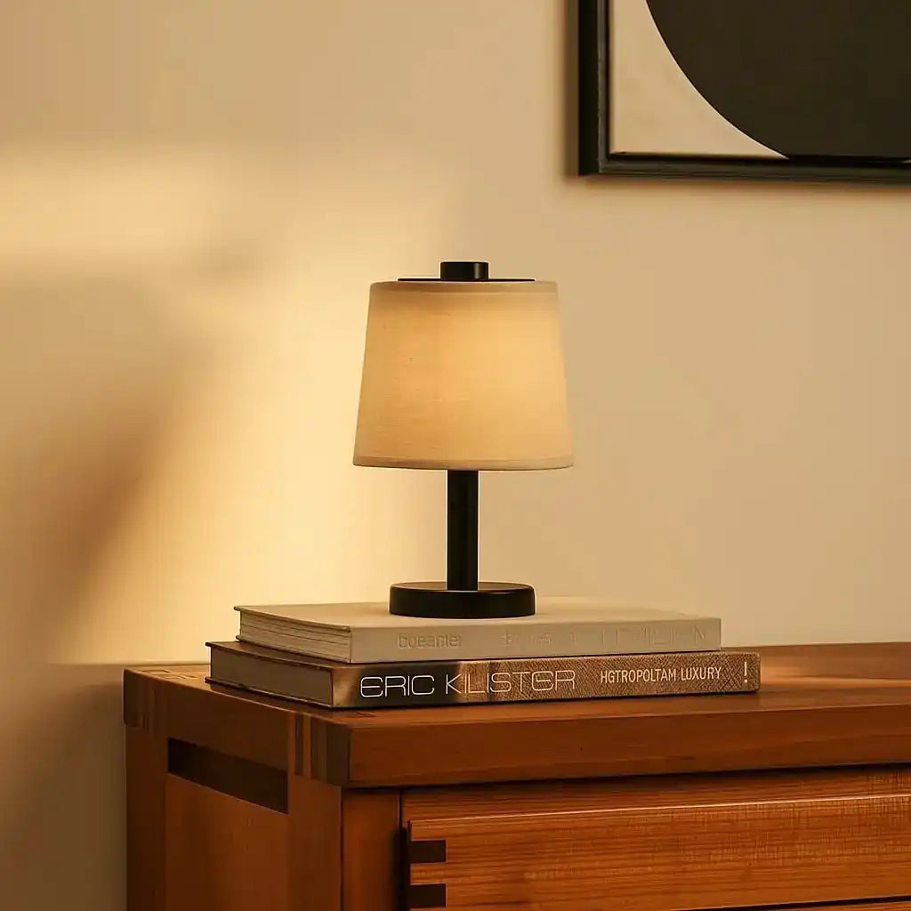 Rover Schwarze Holzlampe - wiederaufladbar, schnurlos und dimmbarer Schatten