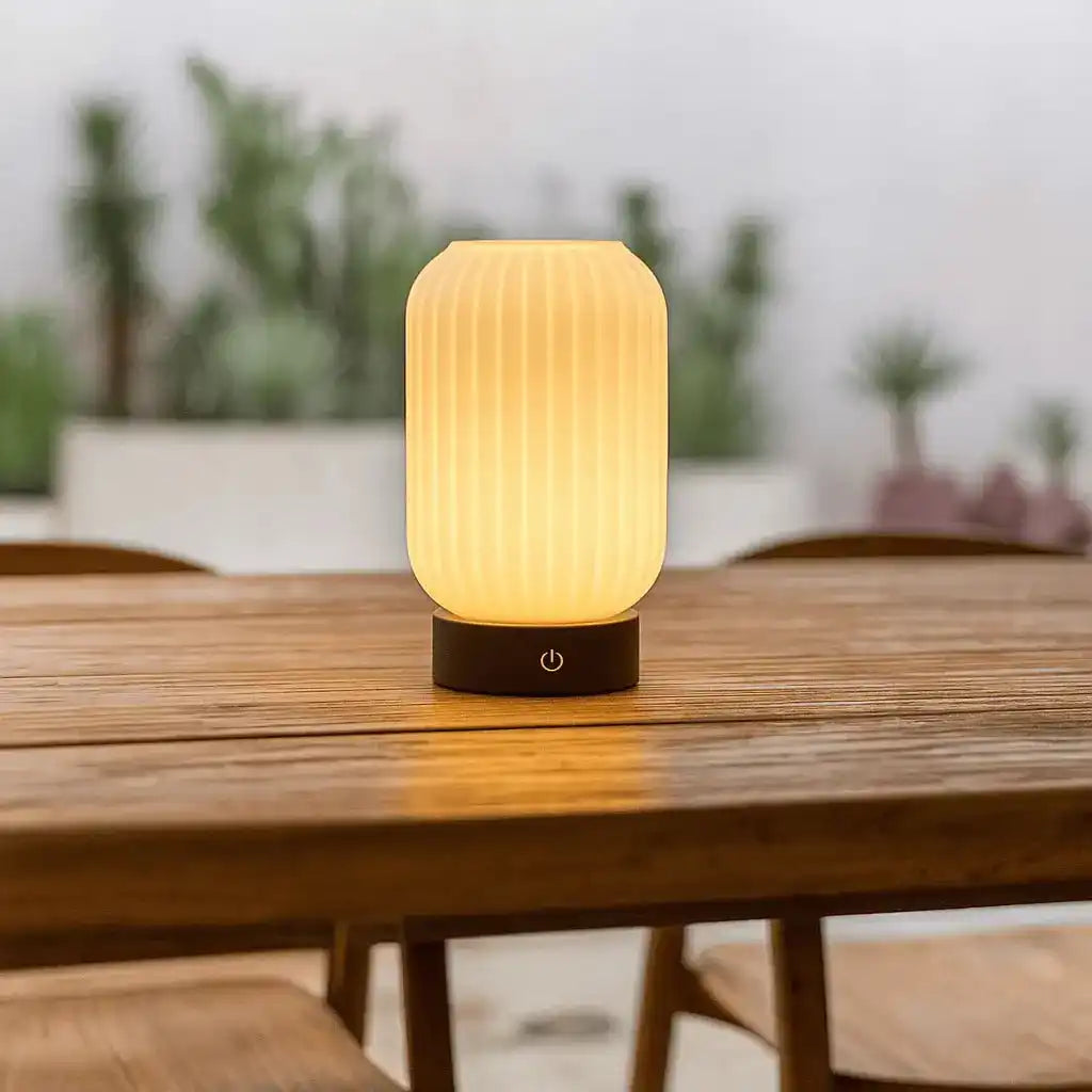 Lilly Dark Brown einzigartige wiederaufladbare Lampe - gefrostete Glaslampe, Holzbasis, dimmbar, 3 helle Modi