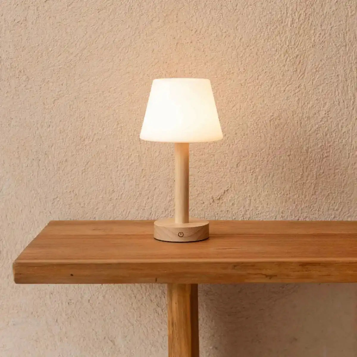 Zoë Hellbraune wiederaufladbare Tischlampe aus Holz | Dimmbar, USB-C, 80-Stunden-Akku