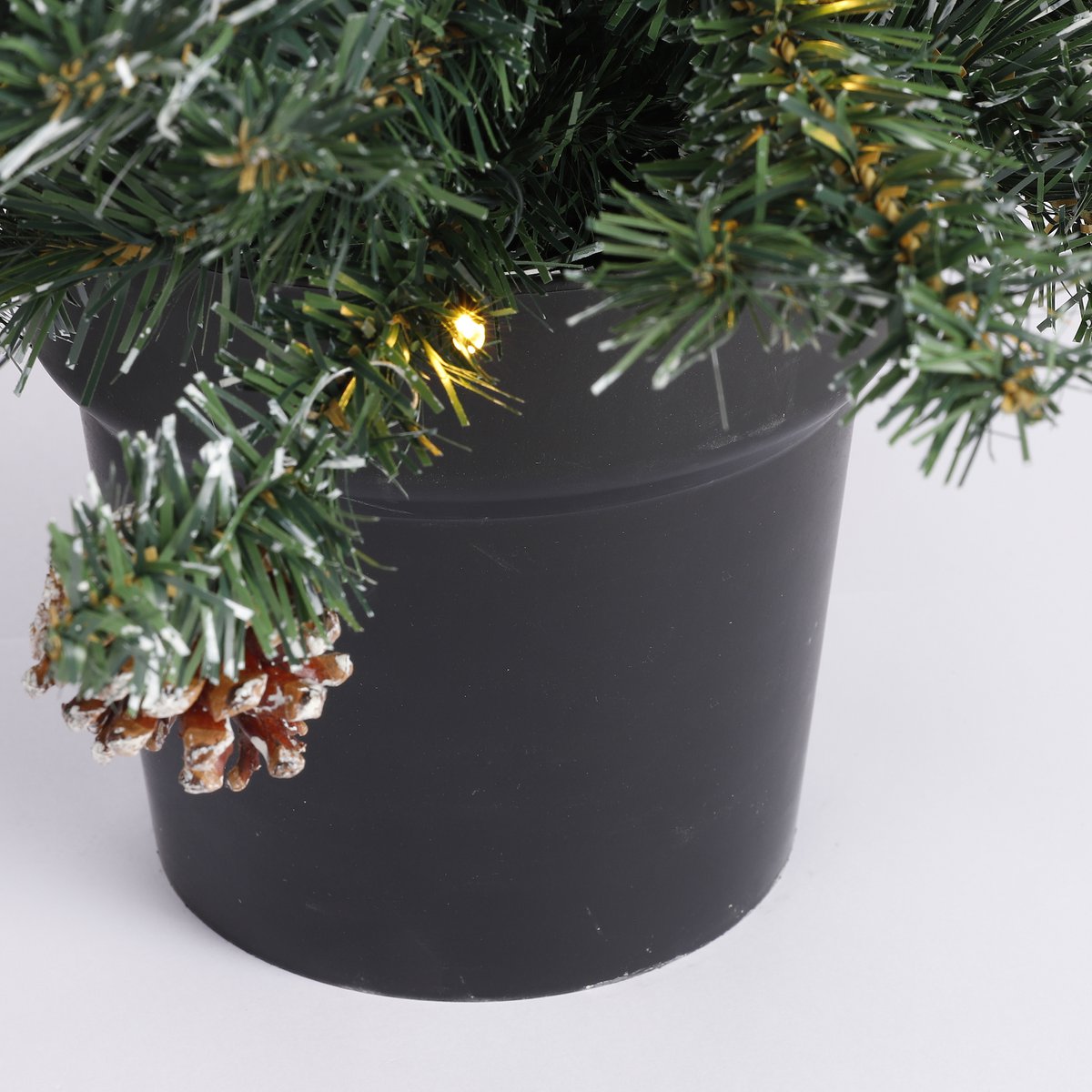 Set bestehend aus 2 Weihnachtsbäumen und 1 Kranz mit LED-Beleuchtung – Grün