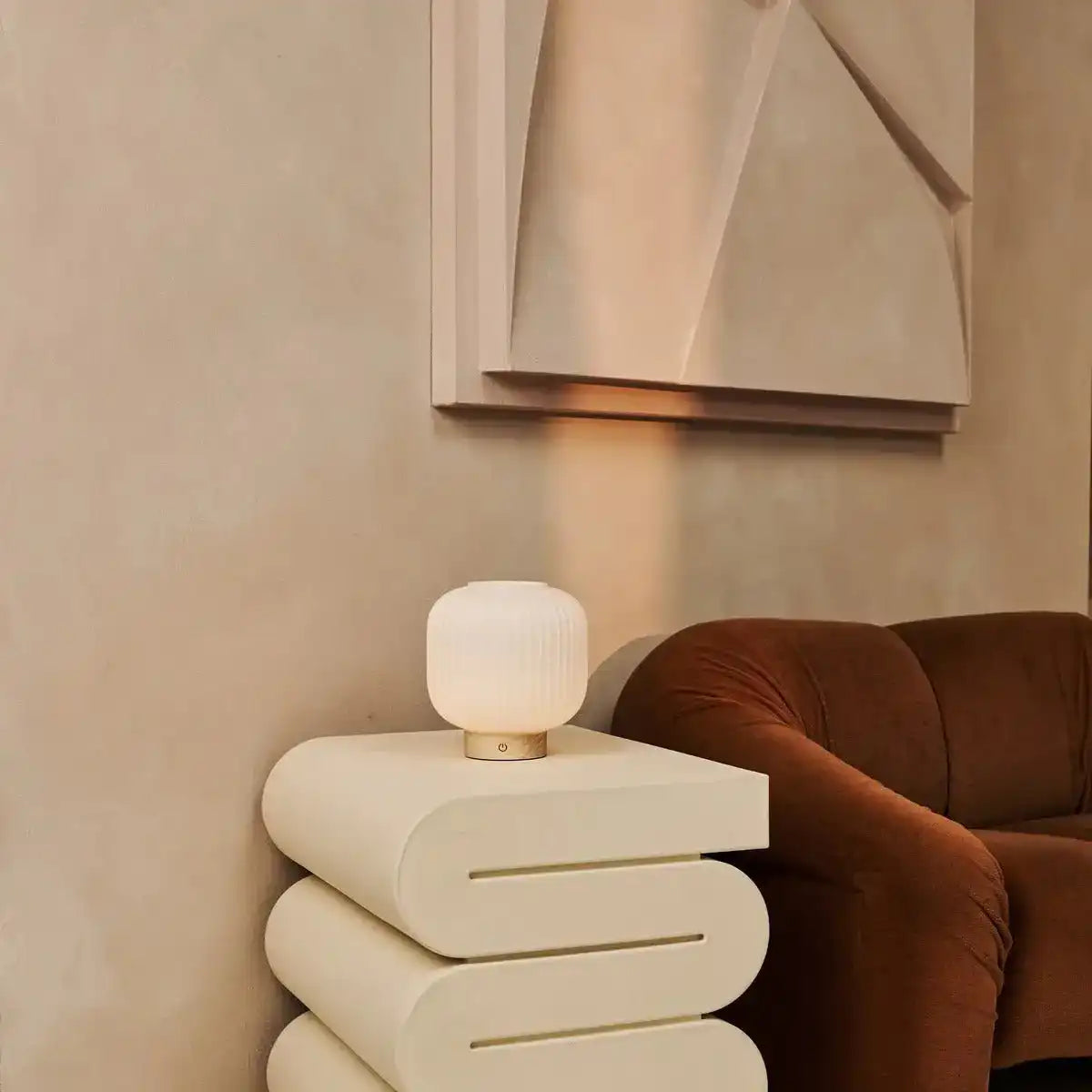 Lyla einzigartige wiederaufladbare Lampe - gefrostete Glas & Holzbasis, dimmbar, 3 Lichtmodi