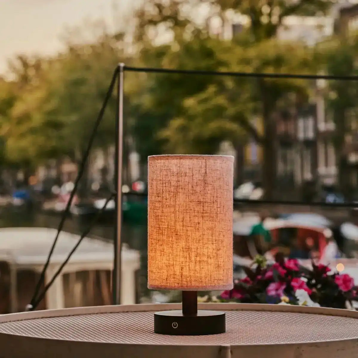 Ben dunkelbraune Holztischlampe-wiederaufladbar, dimmbar, USB-C-Antrieb