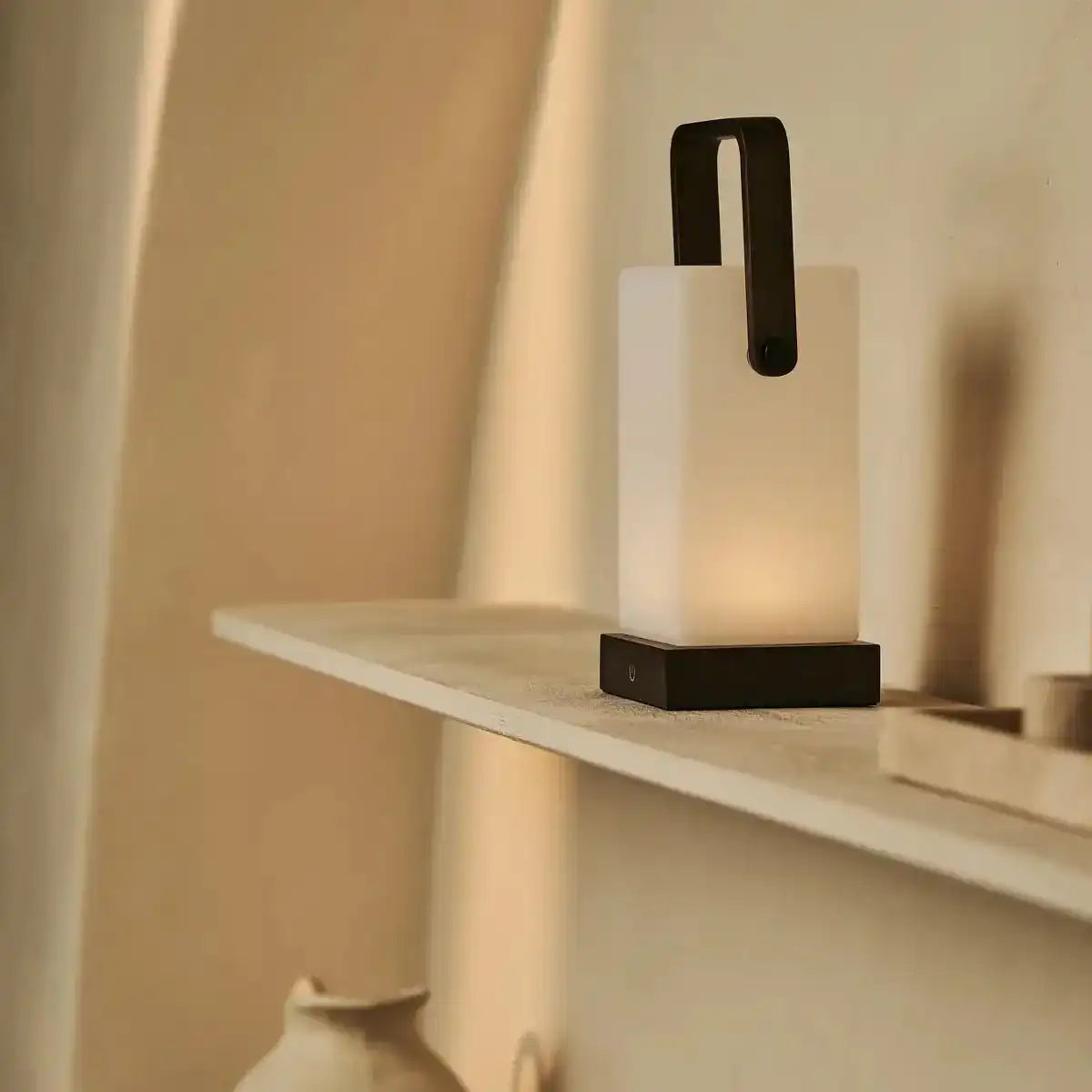 Harper dunkelbraune Holzlampe – kabellose wiederaufladbare Tischlampe mit Griff