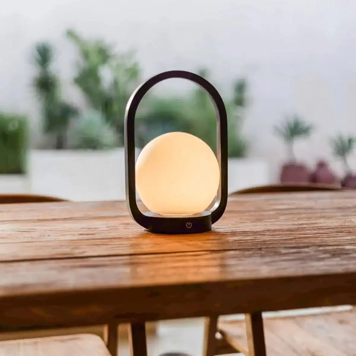Skye dunkelbraune kabellose Holzlampe | Wiederaufladbares und dimmbares Design