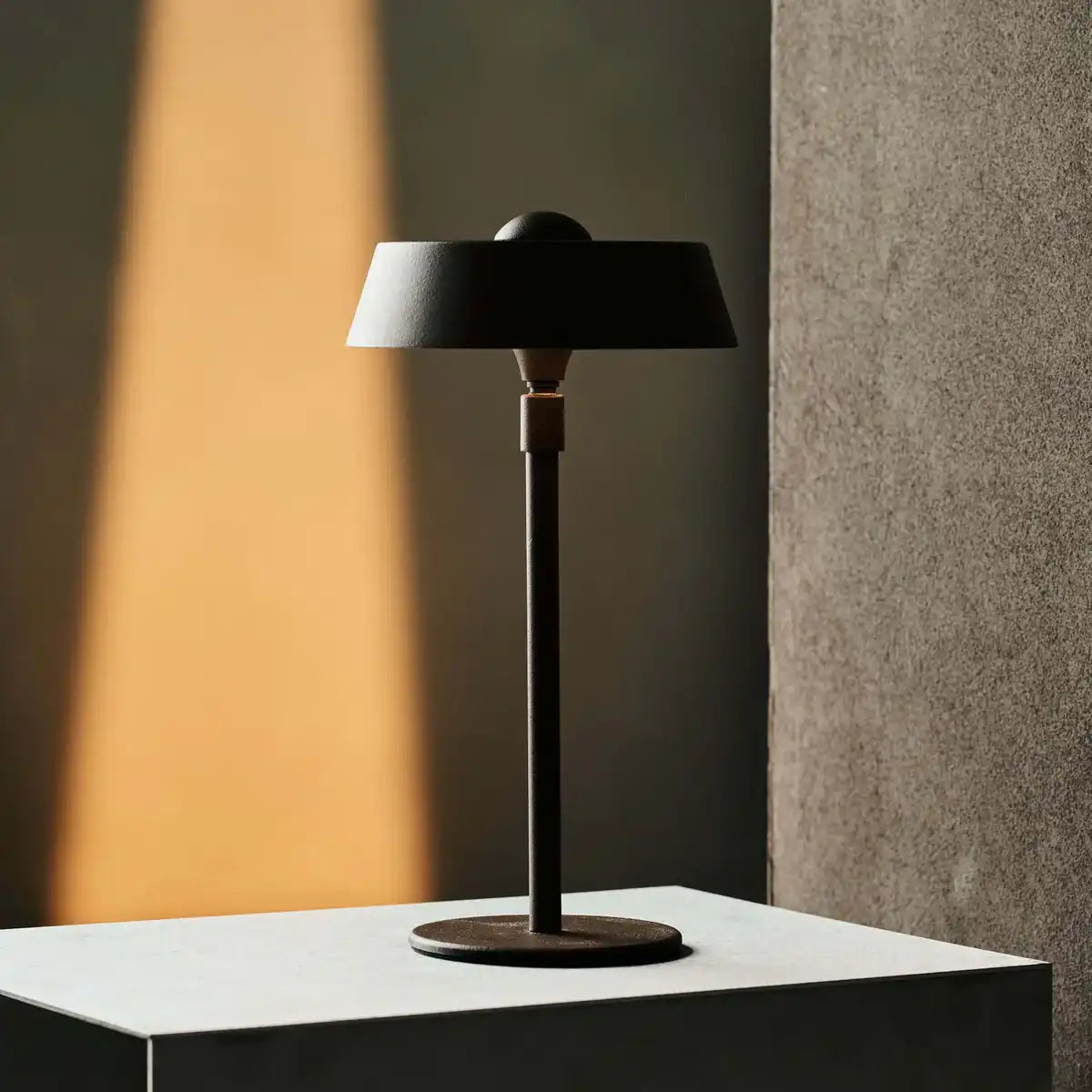 Luca Mocha Brown - USB wiederaufladbare Lampe l minimalistisch, verspielt und dimmbar