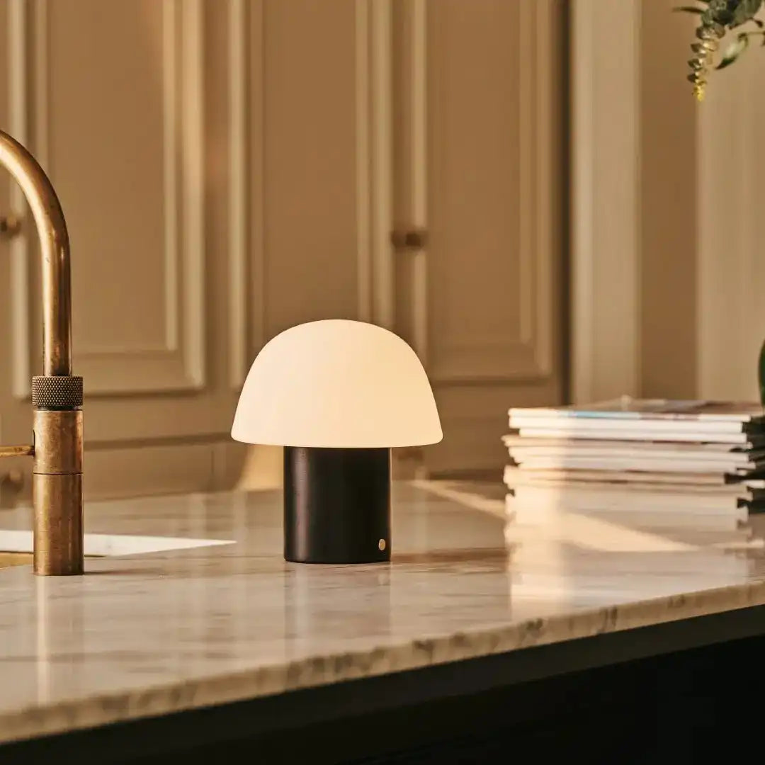 Yannick Black Tischlampe ohne Kabel - modern, Batterie und dauerhaft