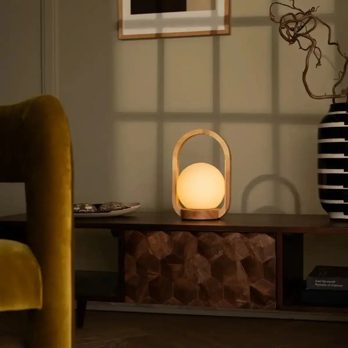 Skye Hellbraune kabellose Holzlampe | Wiederaufladbares und dimmbares Design