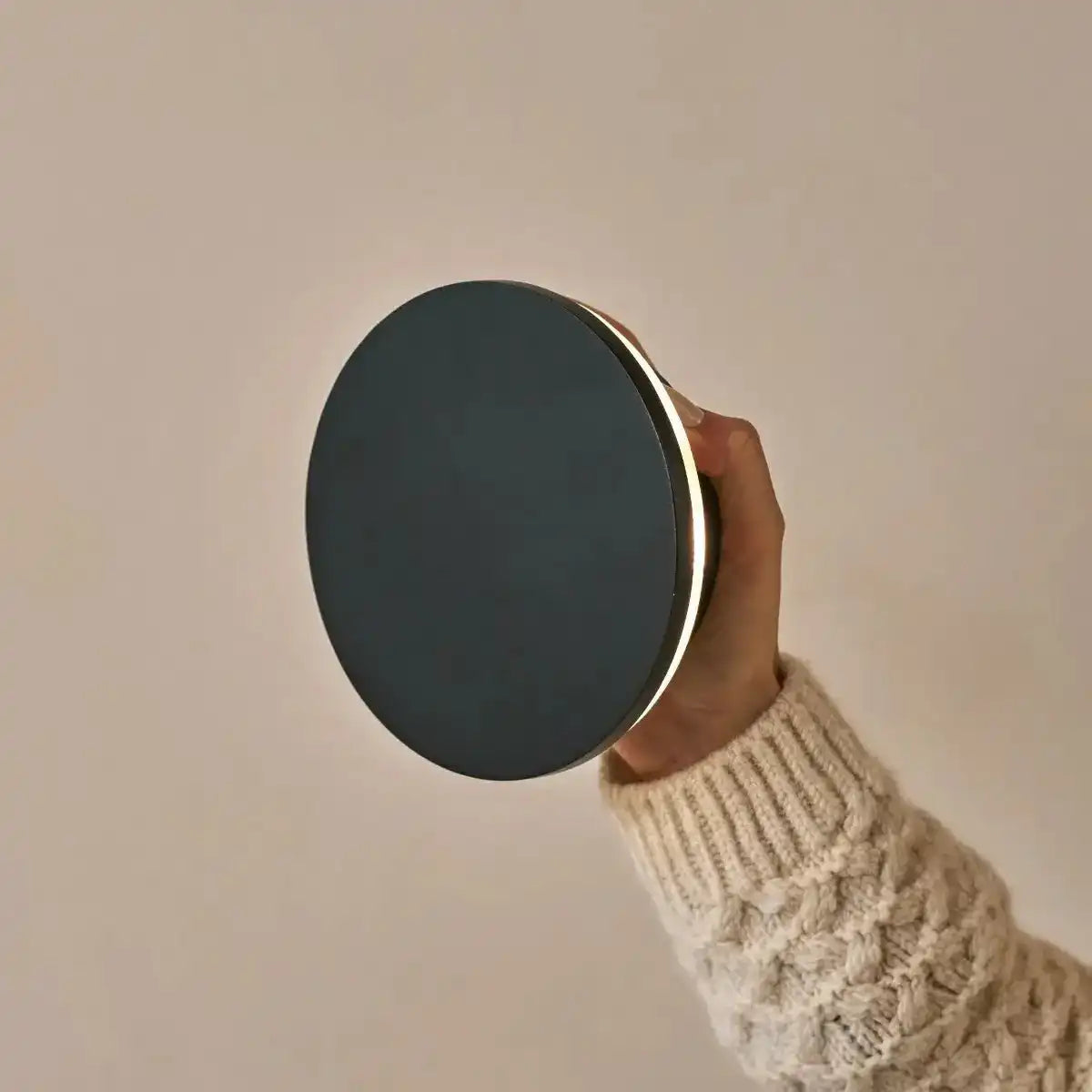 Lou Black Cordless Wall Light - wiederaufladbar und dimmbar mit Touch Control - 2700k warmes Licht