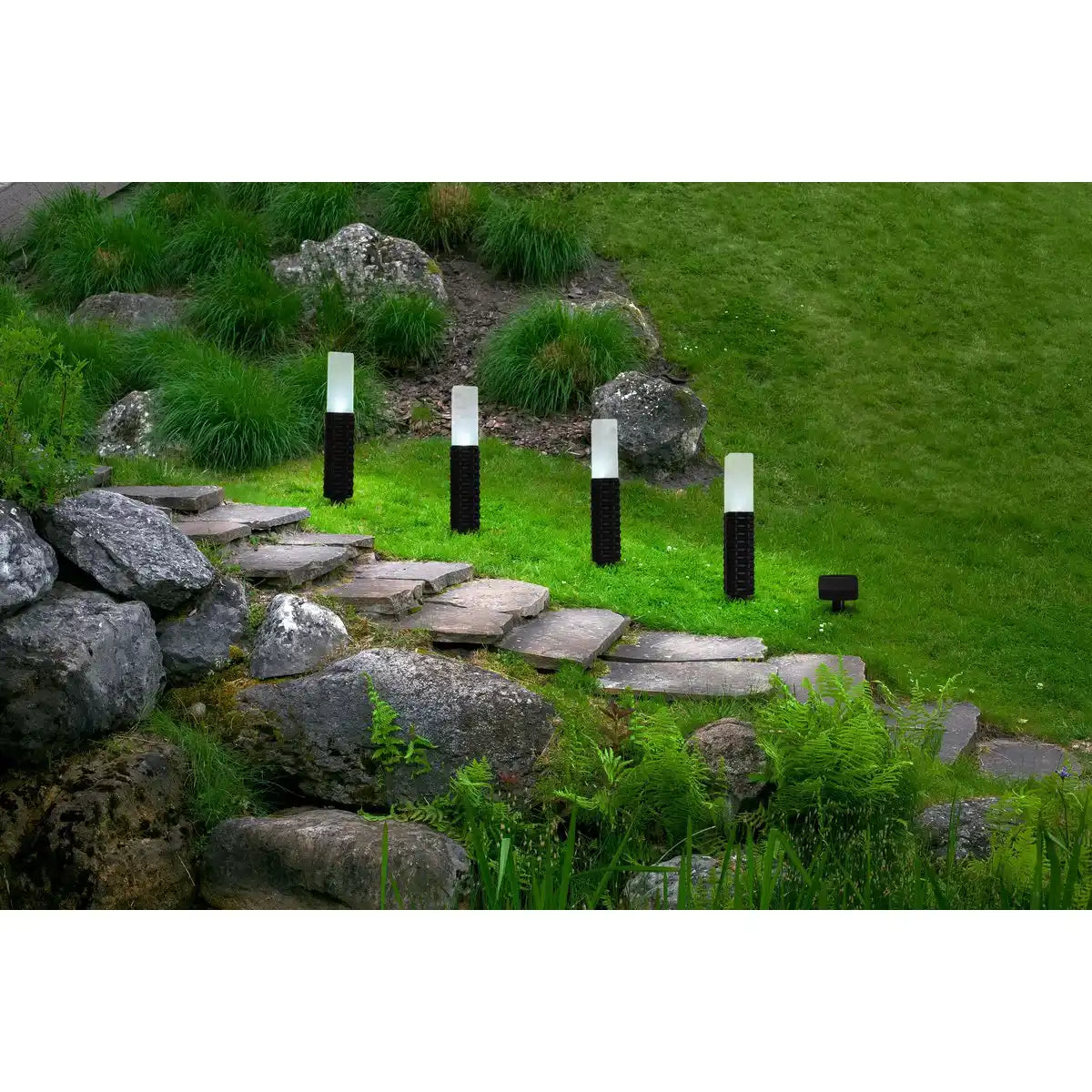 4er-Set LED-Outdoor-Erdspieß , für Außen, Erdspieß aus Kunststoff in Schwarz, integrierte LED