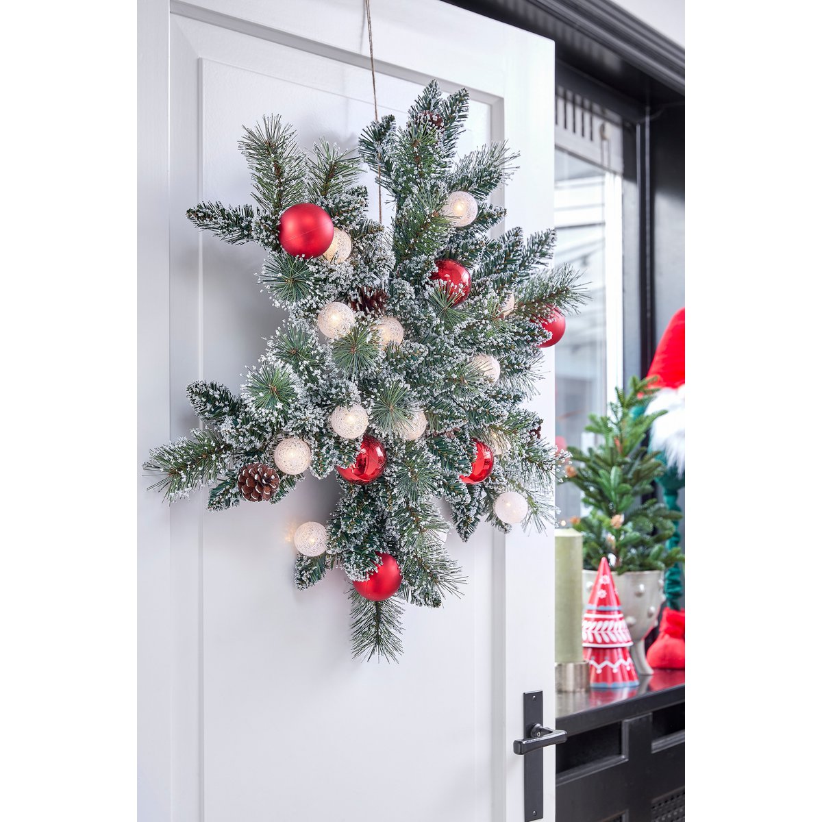 Weihnachtskranz Stern mit warmweißer LED-Beleuchtung – Ø90 cm – Grün gefrostet, Rot