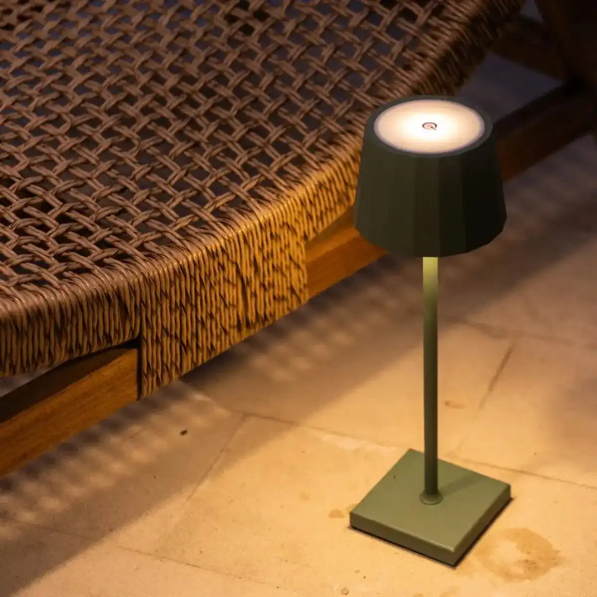 William Sage Green Wiederaufladbare Tischlampe – USB-C, dimmbar, 120-Stunden-Akku
