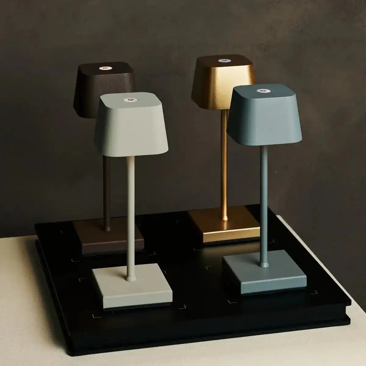 Sarphati Mini Mokka Braune Schnurkabellampe - drahtlos wiederaufladbar über Ladestation, dimmbare Lampe und 3 Lichtmodi