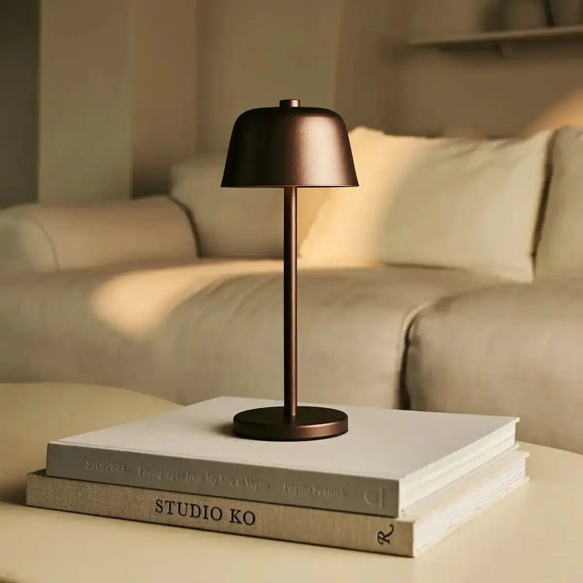 Anton Espresso Brown wiederaufladbare Tischlampe | Stilvolle und schnurlose Beleuchtung