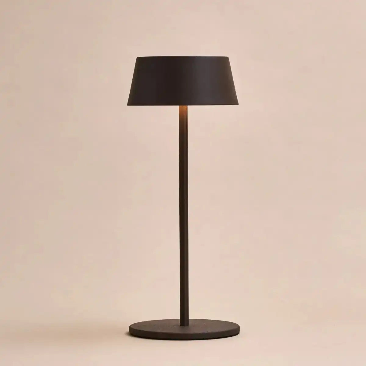 Hugo Mokkabraune wiederaufladbare Tischlampe – stilvoll, dimmbar und kabellos