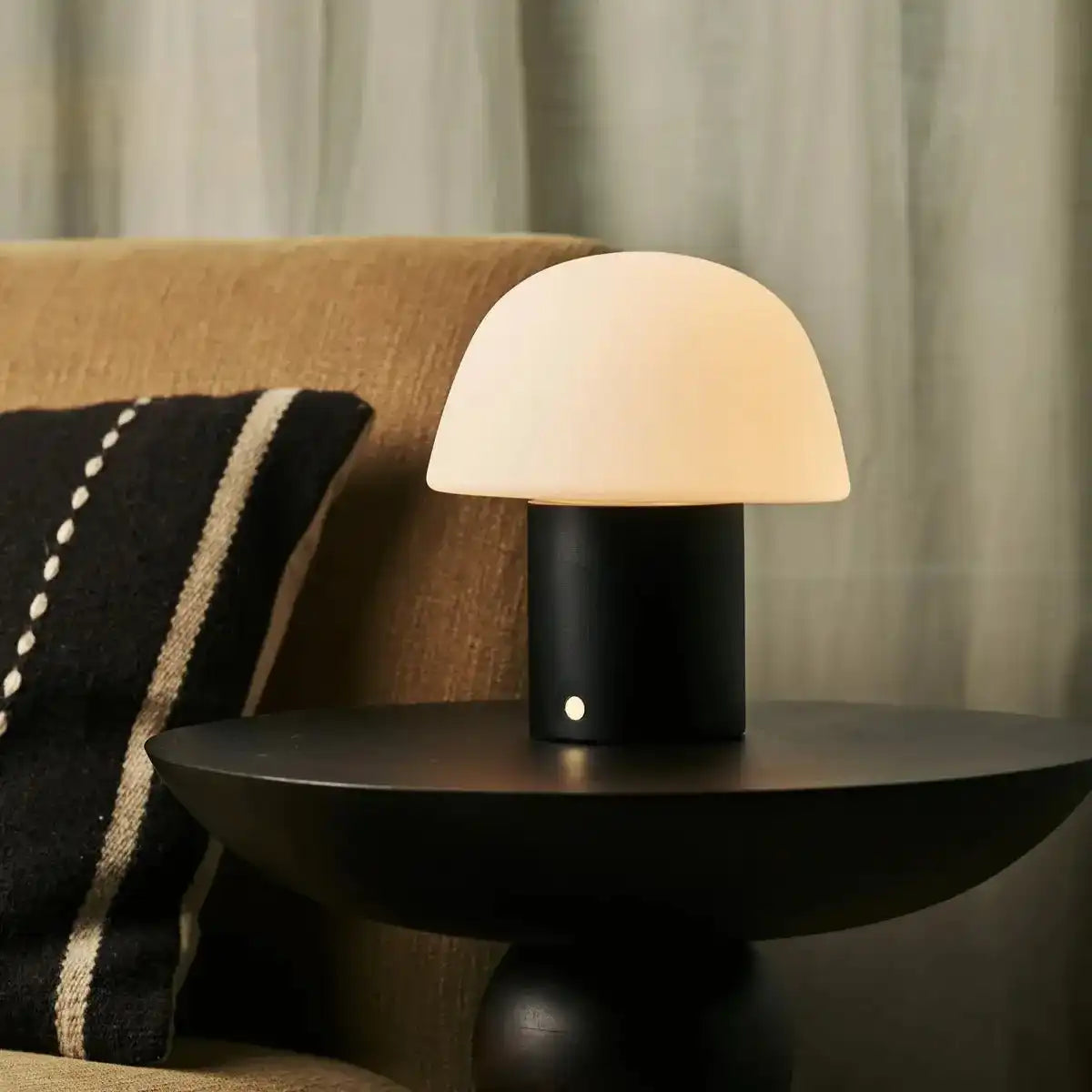 Yannick Black Tischlampe ohne Kabel - modern, Batterie und dauerhaft