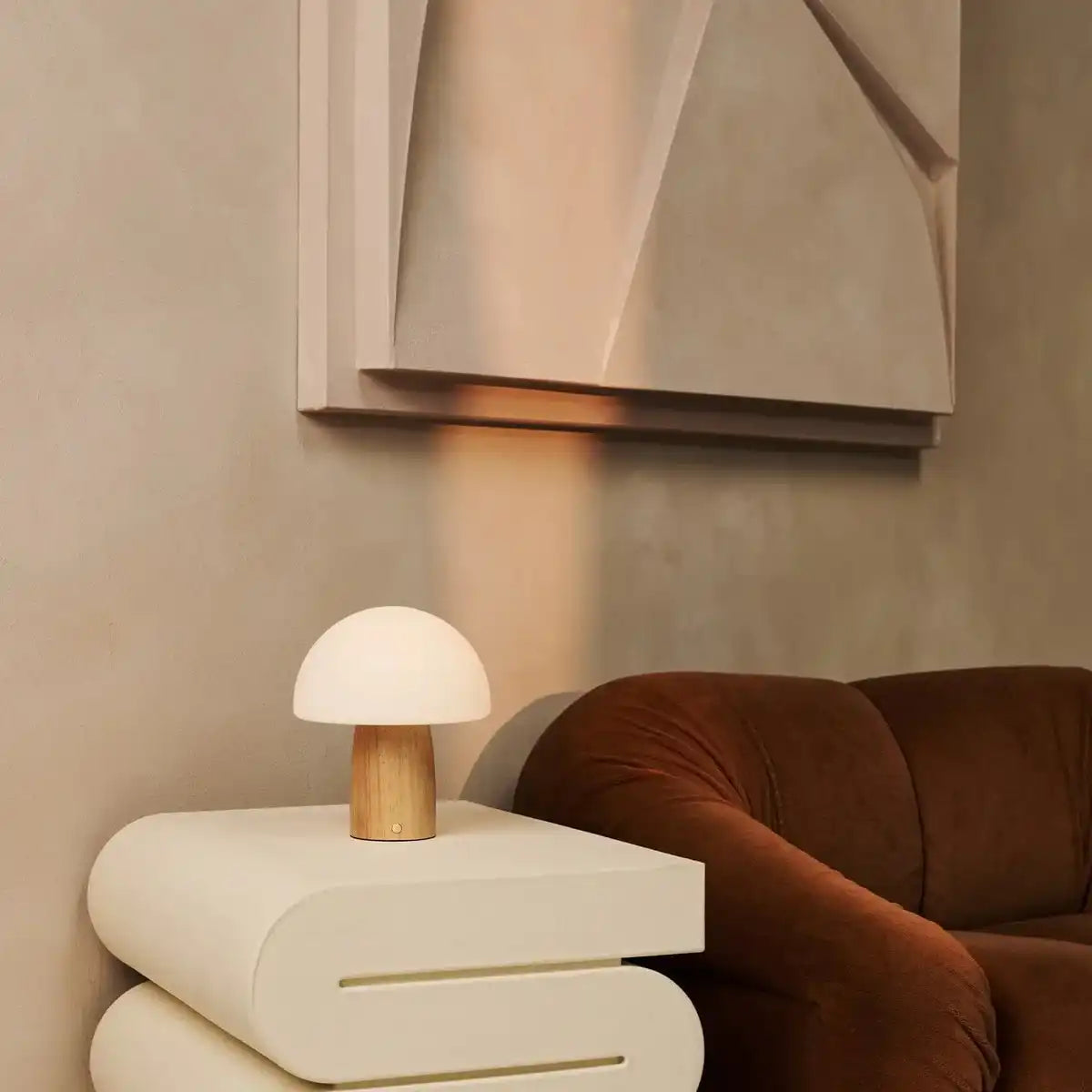 Mia hellbraun stilvolle Holztischlampe mit Dimmer - Holz, funktional und subtil