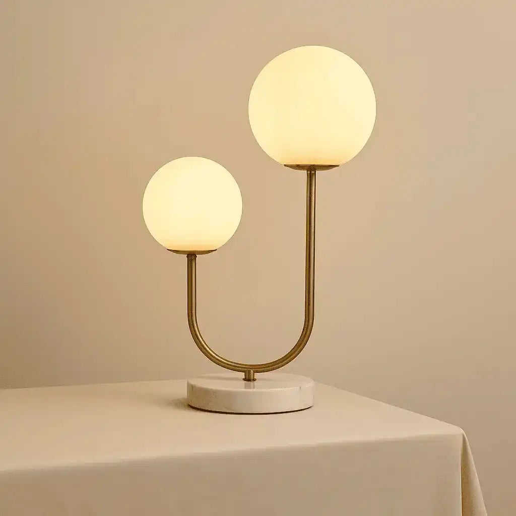 Giorgia Elegante Marmorlampe - Elegante Tischlampe mit gefrosteten Glasbirnen