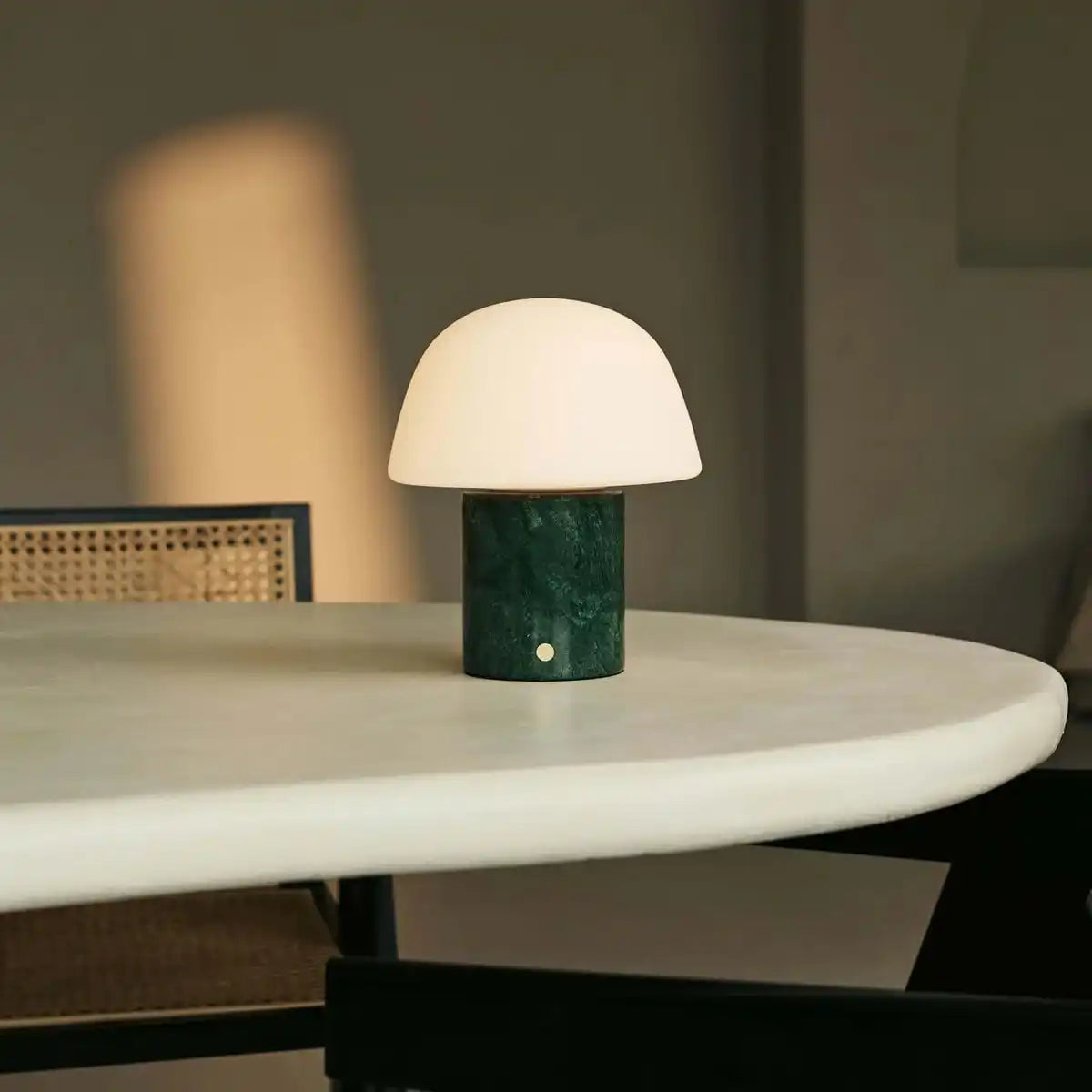 Maes Green / Verde Alpi - Elegante Marmorlampe, bis zu 100 Stunden Beleuchtung, stilvoll und funktional