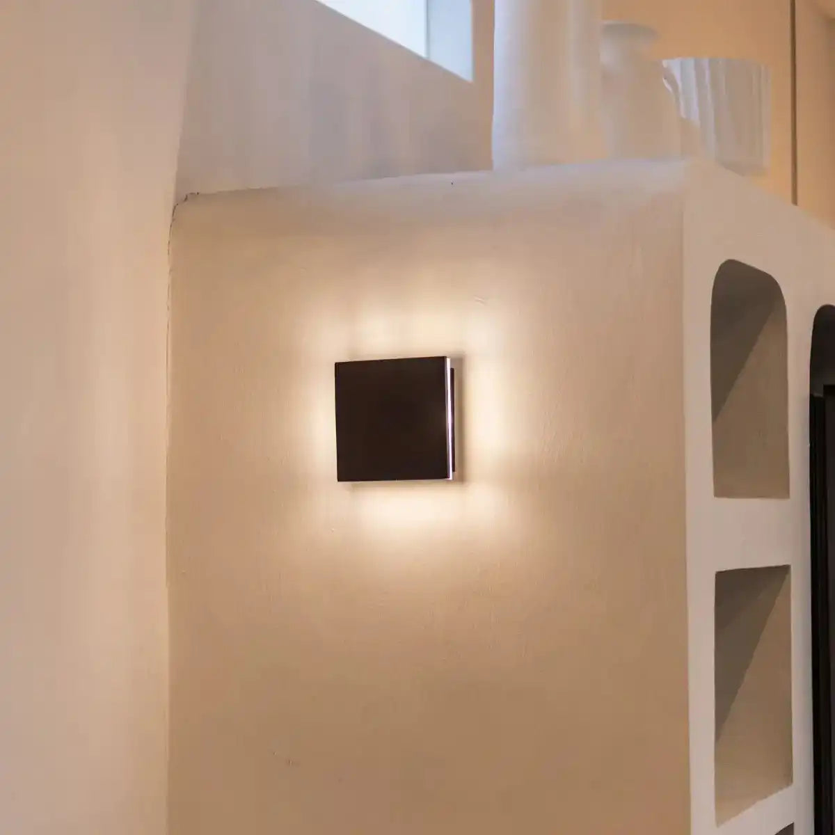 Lane Black kabellose Wandleuchte – wiederaufladbare und dimmbare Lampe aus Naturholz
