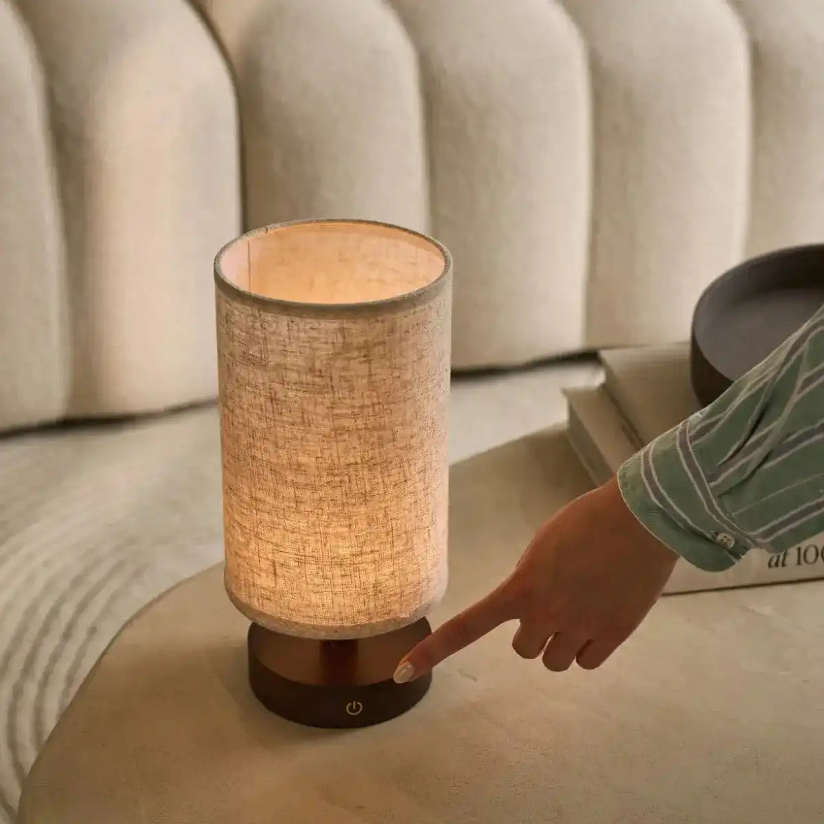 Ben dunkelbraune Holztischlampe-wiederaufladbar, dimmbar, USB-C-Antrieb