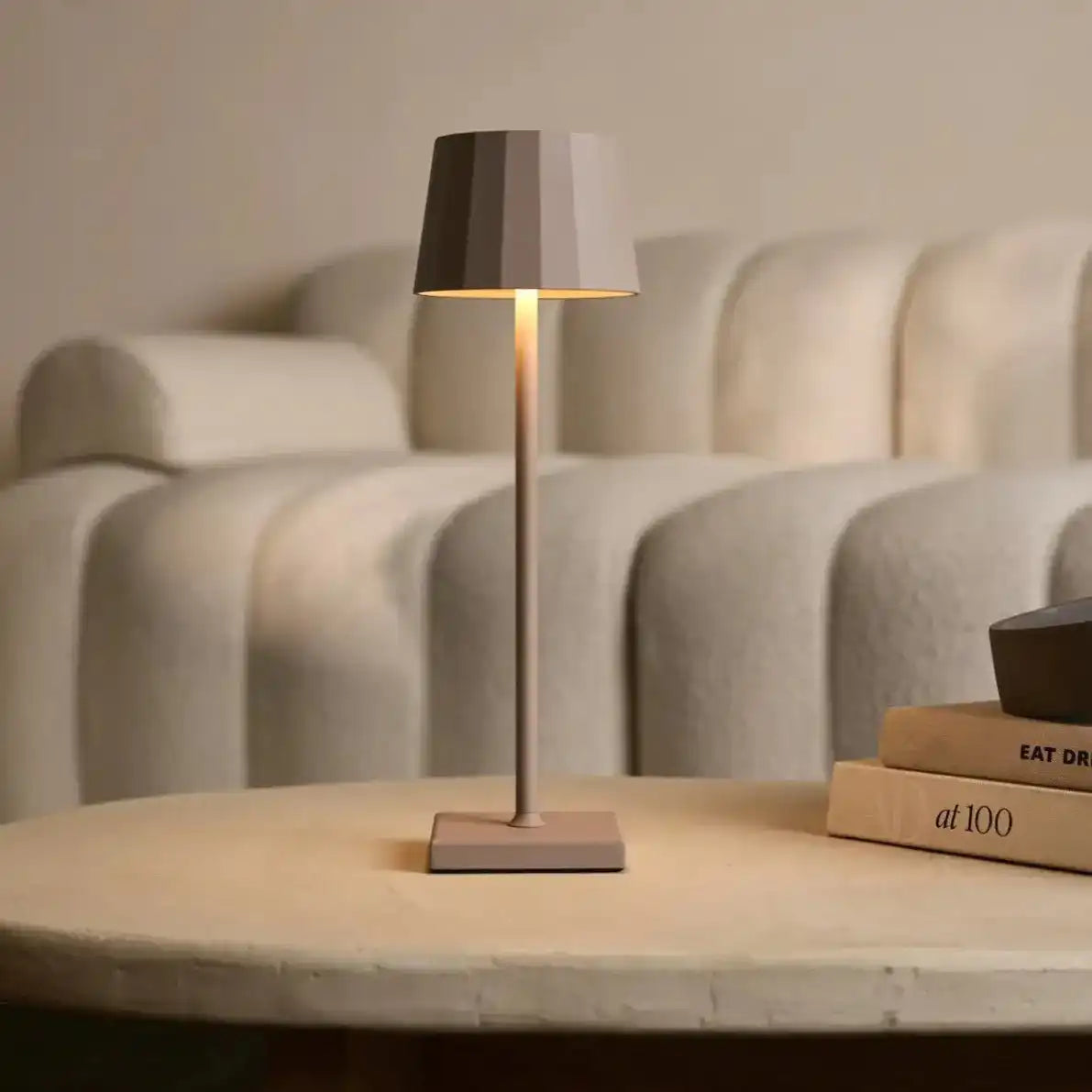 Combi Set Professional-4 x Wouter Koala Brown wiederaufladbare Tischlampen & 1 x Amstel Wireless Ladestation mit Qi-Technologie