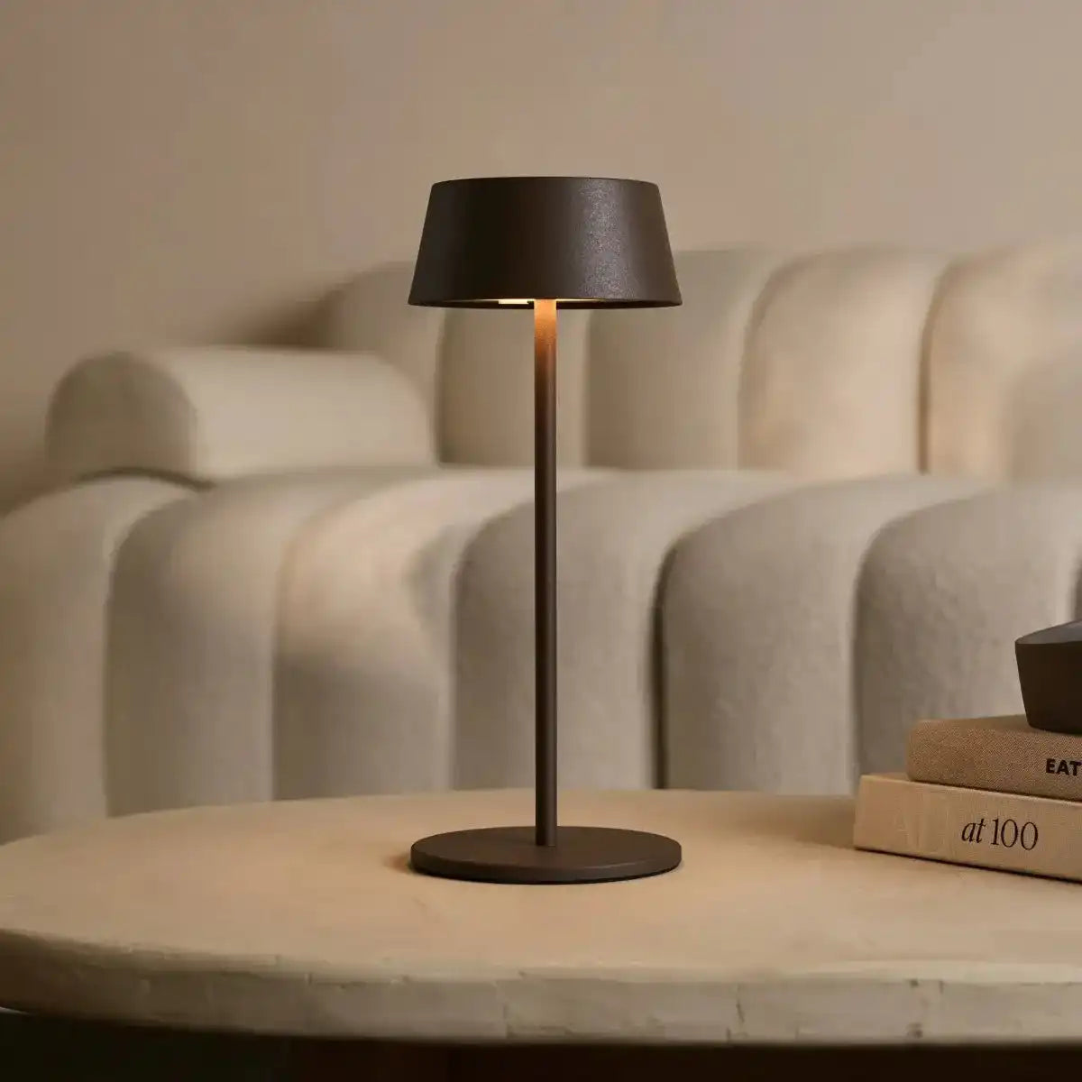 Hugo Mokkabraune wiederaufladbare Tischlampe – stilvoll, dimmbar und kabellos