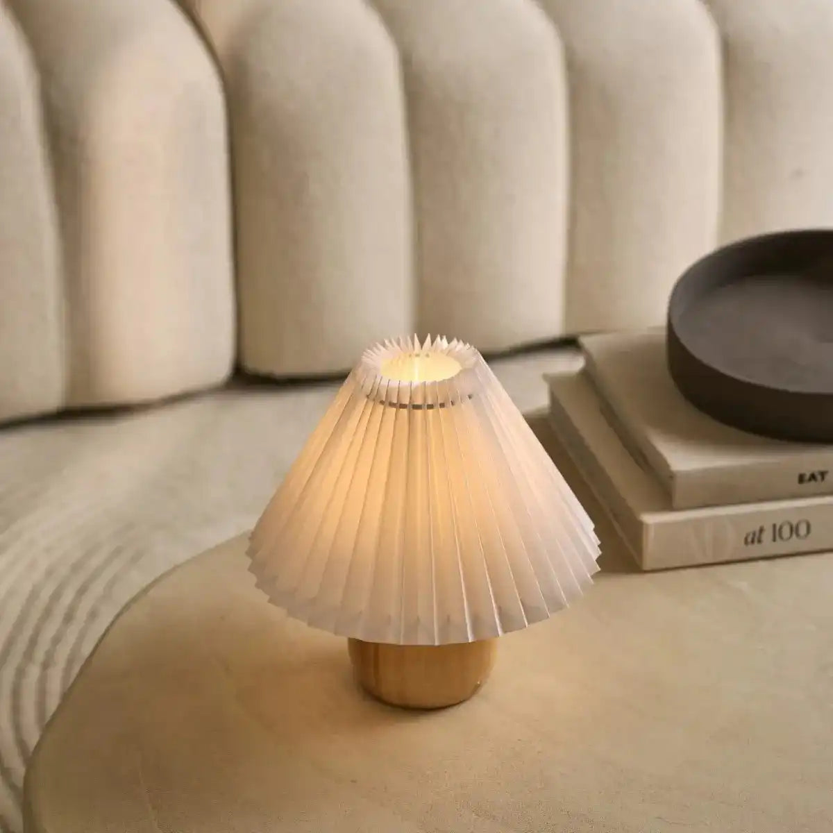 Nathalie Hellbraune moderne und retro wiederaufladbare Lampe, dimmbar, Holz und Papier, wunderschöner Papierschirm