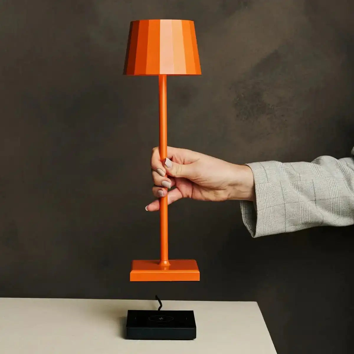 Wouter Orange Blossom wiederaufladbare Tischlampe-drahtloses Ladung, dimmbar, 120-Stunden-Akkulaufzeit