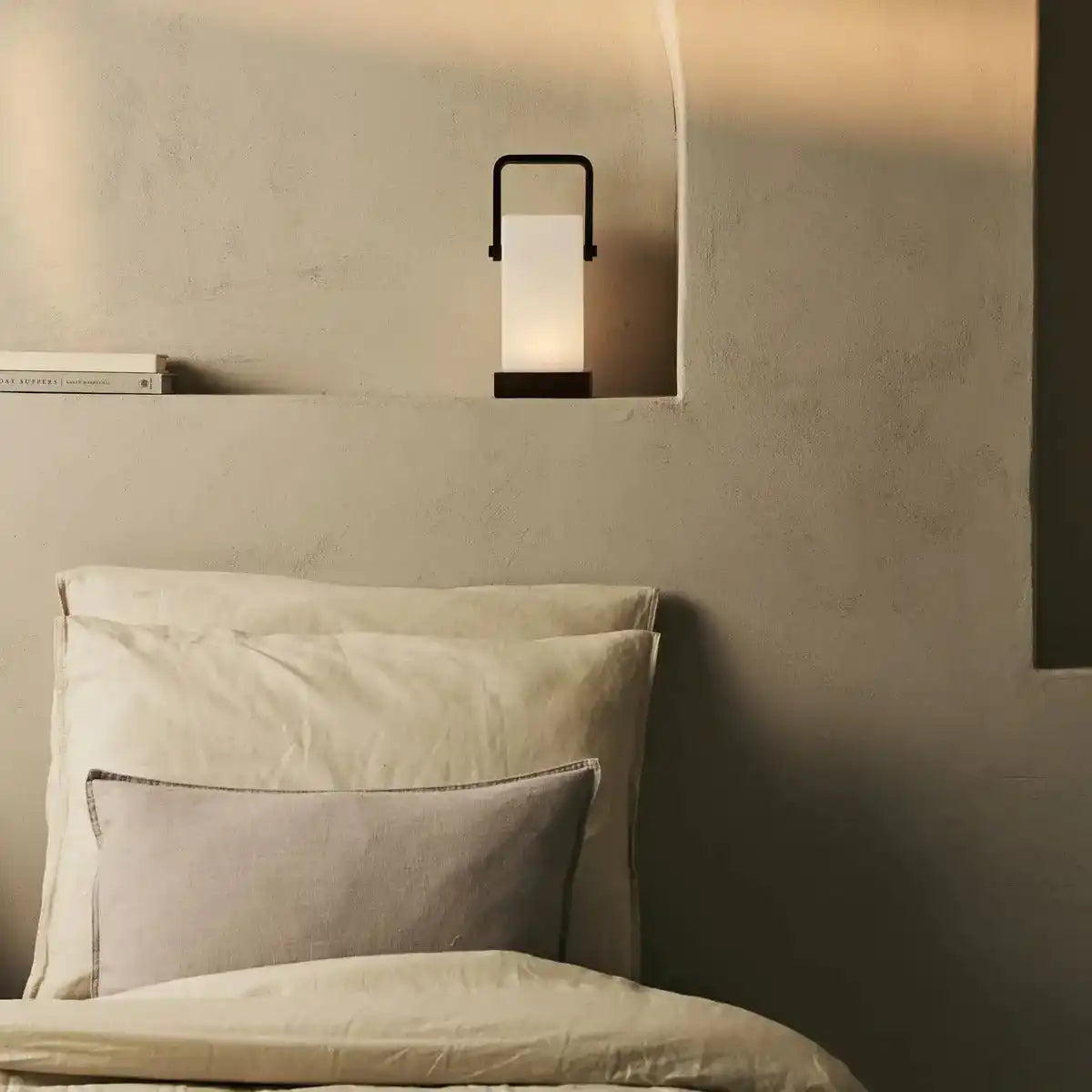 Harper dunkelbraune Holzlampe – kabellose wiederaufladbare Tischlampe mit Griff