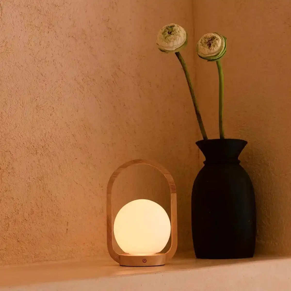 Skye Hellbraune kabellose Holzlampe | Wiederaufladbares und dimmbares Design