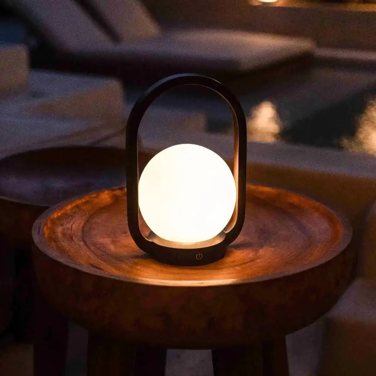 Skye dunkelbraune kabellose Holzlampe | Wiederaufladbares und dimmbares Design