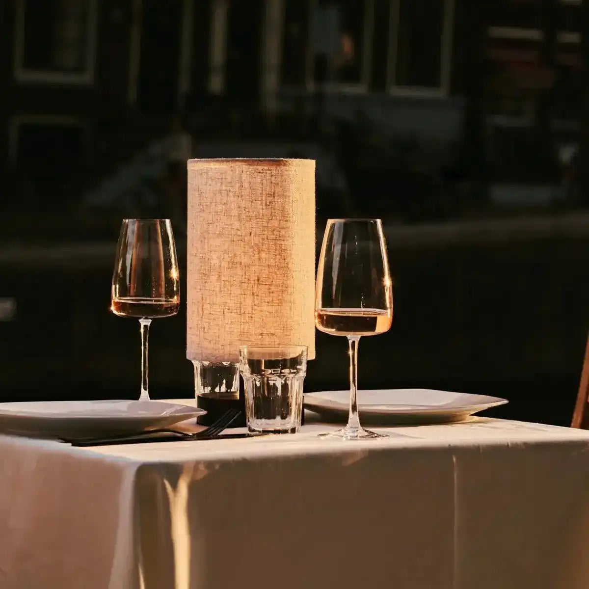 Ben dunkelbraune Holztischlampe-wiederaufladbar, dimmbar, USB-C-Antrieb