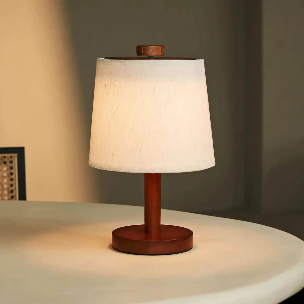Rover Kastanienbraune Holzlampe - wiederaufladbar, schnurlos und dimmbarer Schatten