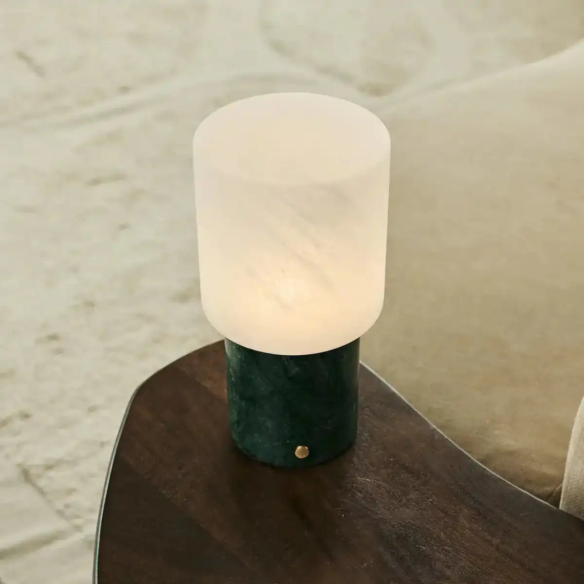 CuYP Green / Verde Alpi - Marmor wiederaufladbare Tischlampe - Schnurlos, USB -wiederaufladbar und bis zu 100 Stunden Laufzeit