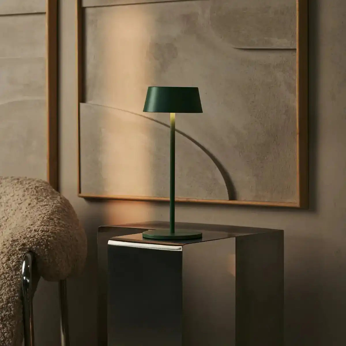 Hugo Sage Green Wiederaufladbare Tischlampe – Stilvoll, dimmbar und kabellos