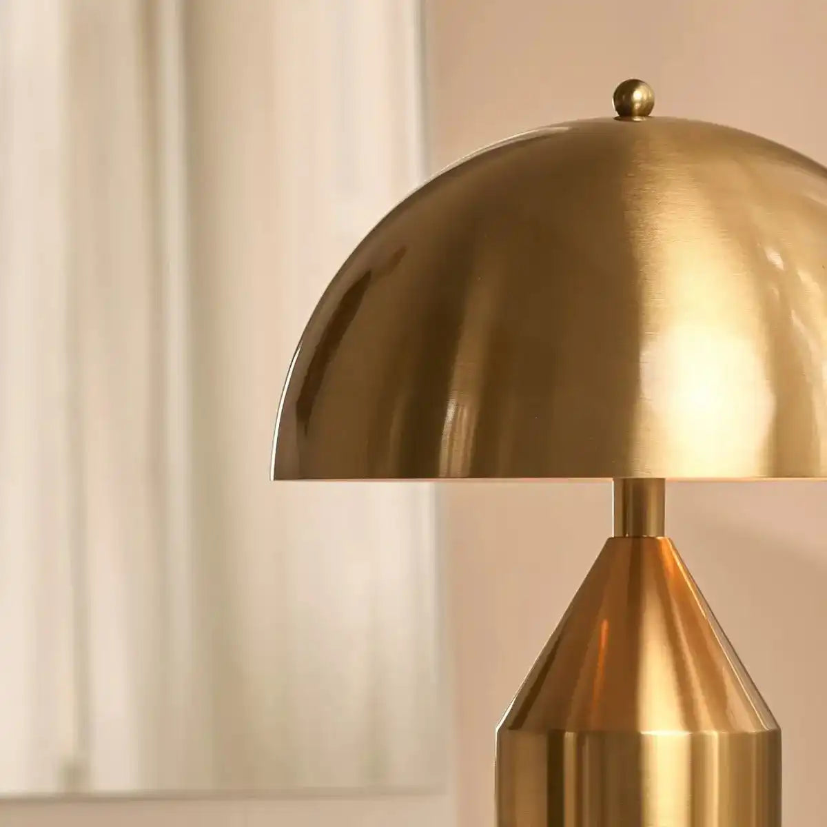 Otto Gold Dressoir Lamp – Stilvolle Tischlampe aus Metall für jeden Raum
